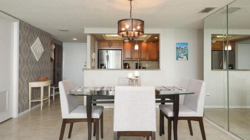 Perfect 2 Bedroom Apartment on The Anchorage Siesta Key Apartment 1020 - image 4