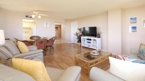 Rent the Perfect 2 Bedroom Apartment on The Anchorage Siesta Key Apartment 1021 - image 2