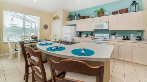 Rent the Perfect 4 Bedroom Villa on Windsor Palms Resort Orlando Villa 4988 - image 3