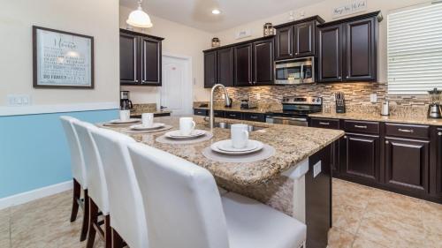 Rent the Perfect 5 Bedroom Villa on Paradise Palms Resort Orlando Villa 4816 - main image