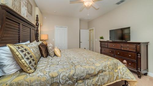 Rent the Perfect 9 Bedroom Villa on Champions Gate Resort Orlando Villa 5013 - image 7