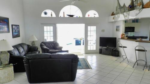 Rent this Luxury 5 Star Villa on Charlotte Harbor Charlotte County Villa 1000 - image 2