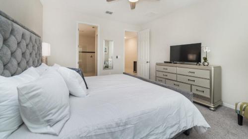 Rent this Luxury 5 Star Villa on Solara Resort Orlando Villa 4876 - image 5