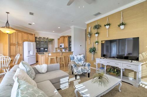 Bright and Sunny Riverview Oasis with Pool and Pond in Riverview, USA