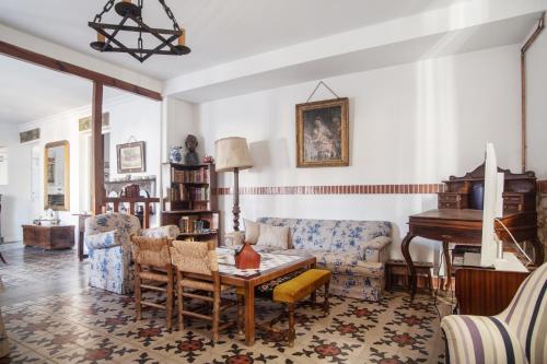 8 bedrooms house with enclosed garden and wifi at Sardon de Duero