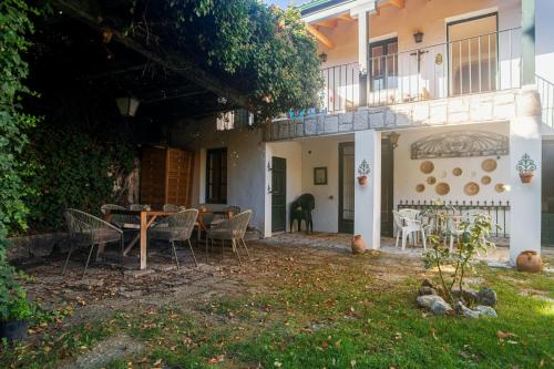 8 bedrooms house with enclosed garden and wifi at Sardon de Duero