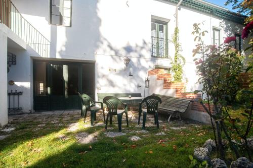 8 bedrooms house with enclosed garden and wifi at Sardon de Duero