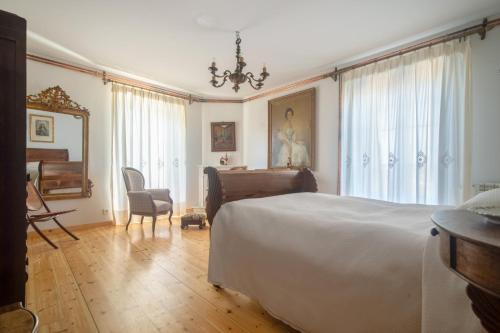8 bedrooms house with enclosed garden and wifi at Sardon de Duero
