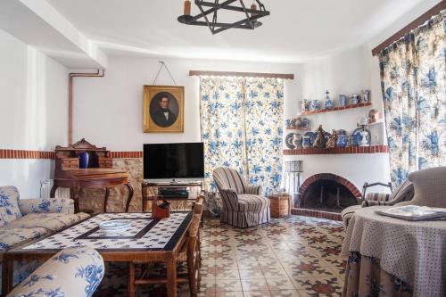 8 bedrooms house with enclosed garden and wifi at Sardon de Duero