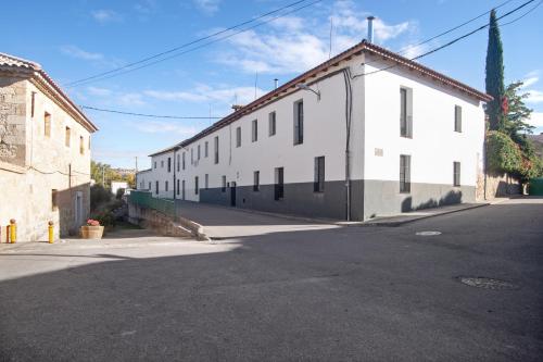 8 bedrooms house with enclosed garden and wifi at Sardon de Duero