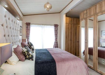 Rivendale Lodge 29 with Hot Tub