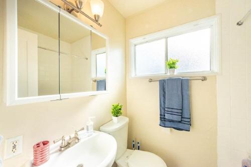 1BR w/ Pool & Gym-15mins to Beach, near Sea World!