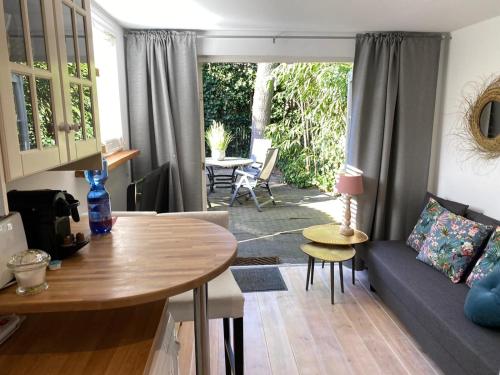 Studio Lief Bergen binnen, bij bos duin en dorp in Boschrand