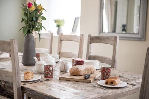Newly renovated Old bakery House in Bath, 3 Bedroom, FREE Parking in Combe Down
