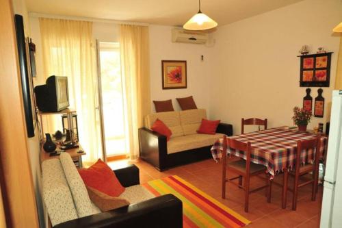 Cozy 1 bedroom flat near Petrovac beach - image 6