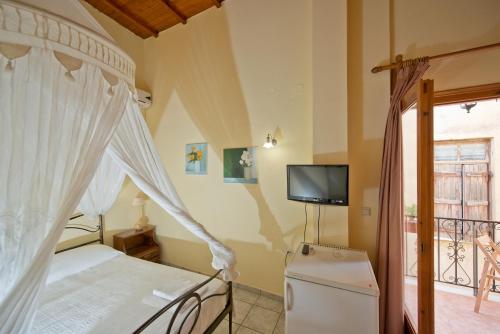 Katerina Traditional Rooms - image 12
