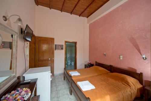 Katerina Traditional Rooms - image 4