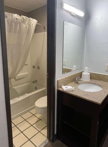 Motel 6-Green Bay WI - Lambeau - image 7
