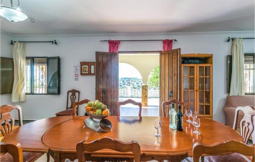 Nice home in Montoro with Outdoor swimming pool, WiFi and 3 Bedrooms