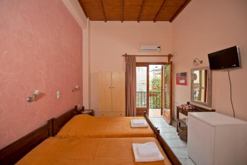 Katerina Traditional Rooms - image 3