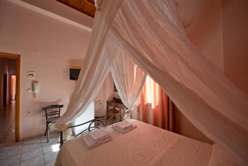 Katerina Traditional Rooms - image 2