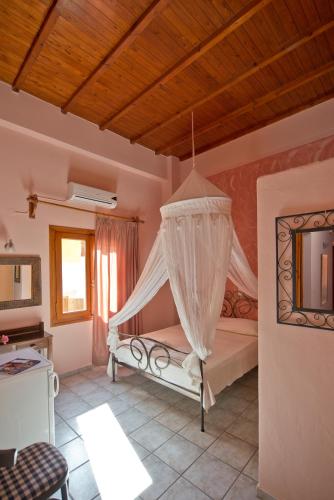 Katerina Traditional Rooms - image 10