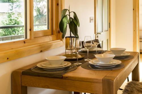 Tlorisi, 2x spalnica 700 kv. m., 1x zasebna kopalnica Vila v St Florence (Fern Lodge - 2 Bedroom Log Cabin - Saint Florence) in St Florence