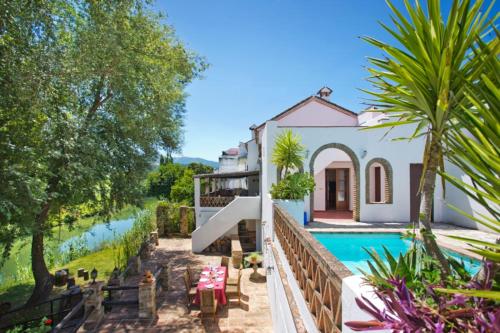 Casa del Rio Boho Chic Retreat - image 12