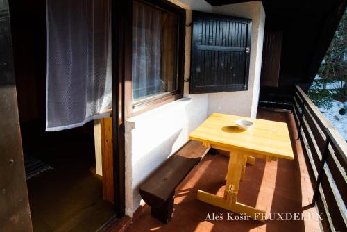 Balkons/terase, Pet & Family Friendly House Viktorija - house near Golica with Triglav view in Planina pod Golico