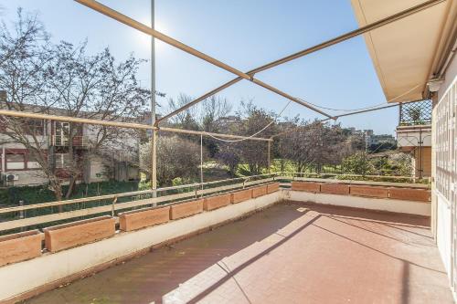 EUR Luminous and Large Family Terrace Apartment, Рим (фото 6)