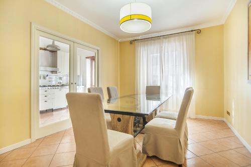 EUR Luminous and Large Family Terrace Apartment, Рим (фото 8)