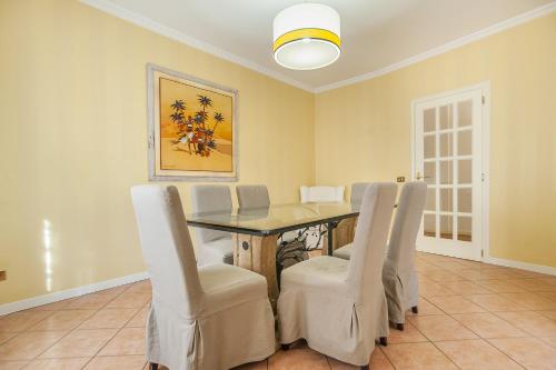 EUR Luminous and Large Family Terrace Apartment, Рим (фото 9)