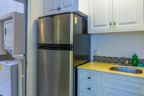 One-Bedroom Apartment image 10