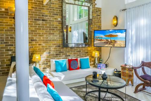 One-Bedroom Apartment image 3