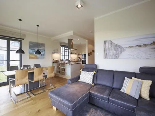 Reetland am Meer - Premium Reetdachvilla mit 3 Schlafzimmern, Sauna und Kamin E19 in Dranske, Deutschland