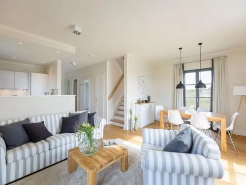 Reetland am Meer - Premium Reetdachvilla mit 3 Schlafzimmern, Sauna und Kamin E05 in Dranske, Deutschland