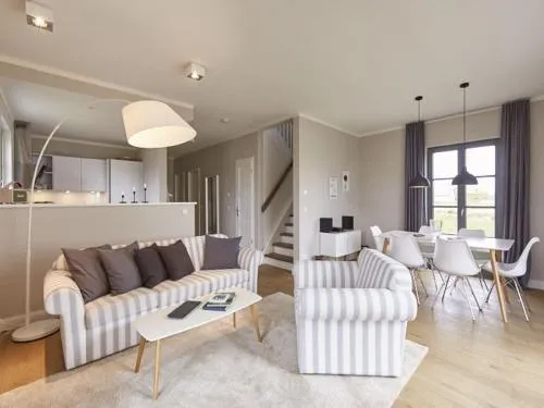 Reetland am Meer - Premium Reetdachvilla mit 3 Schlafzimmern, Sauna und Kamin E24 in Dranske, Deutschland