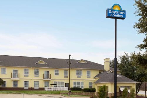 Days Inn & Suites by Wyndham DFW Airport South-Euless - Hotel