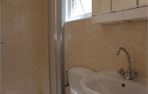 Two-Bedroom Holiday Home in Tzummarum - image 4