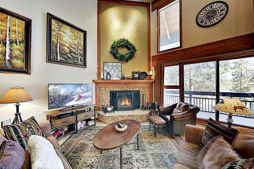 The Pines Condo - Pool & Hot Tub - Near the Slopes condo - image 2