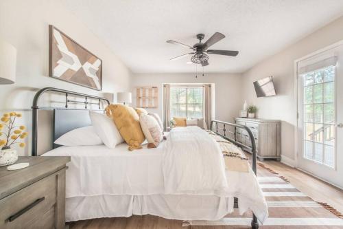 Stylish & Spacious Home Near ATL in Other