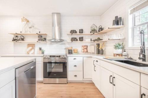 Stylish & Spacious Home Near ATL in Other