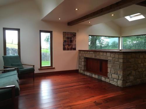 อ่างแช่น้ำร้อน, Eden Cottage Countryside Retreat in อินนิช