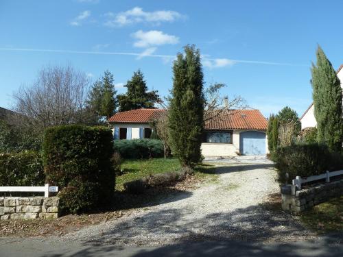 Maison de village de plein pied gîte à louer Laroque-des-Arcs