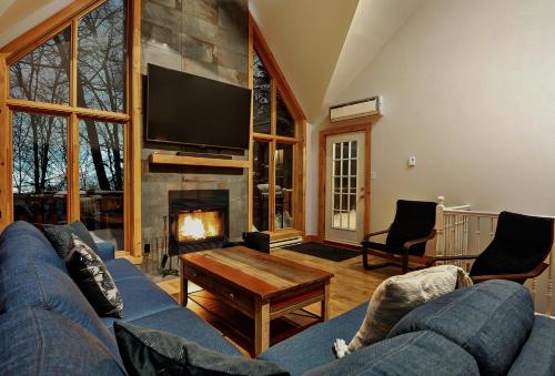 Chalets Alpins- 4 Chemin des Montagnards in Stoneham (QC)