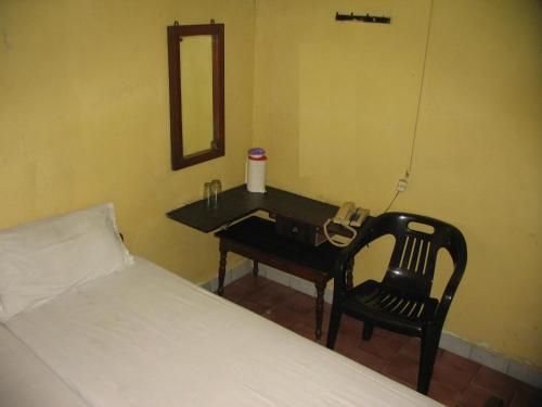 Vasantha Lodge Purasawalkam chennai Located in Chennai City Center, Vasantha Lodge is a perfect starting point from which to explore Chennai. Featuring a complete list of amenities, guests will find their stay at the property a comforta