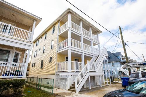 Location !! Walk to Beach, Boardwalk, Restaurants in Wildwood, USA