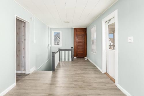 Location !! Walk to Beach, Boardwalk, Restaurants in Wildwood, USA