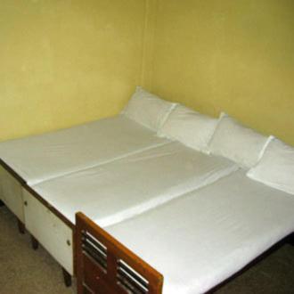 hlvgrandinn 210anantha swsmy mutt road near kapali theatrescroad gandhinagar bangalore india in 560