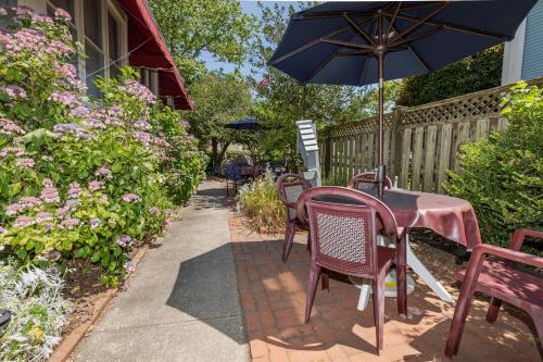Antoinette's Apartments & Suites - image 8